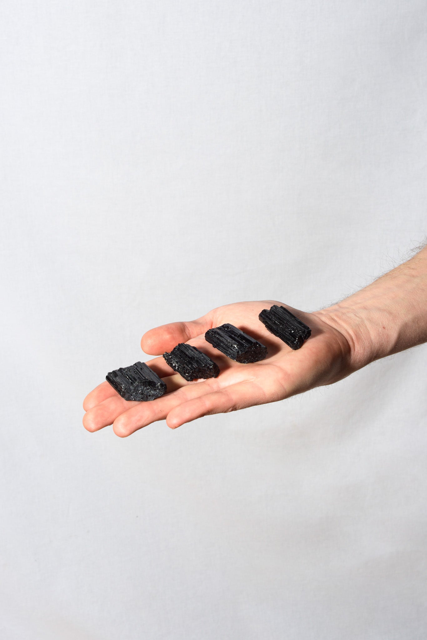 Schwarzer Turmalin, Rohstein S